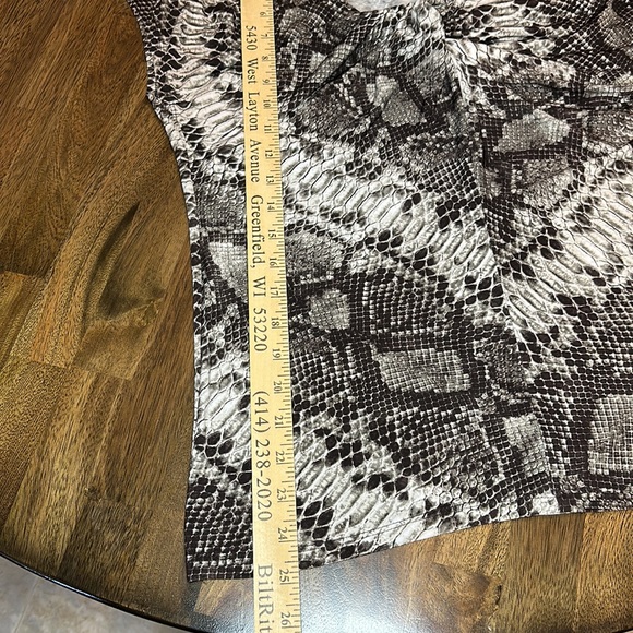 MICHAEL MICHAEL KORS LG. SLEEVELESS BLOUSE SNAKESKIN PRINT - Picture 6 of 9